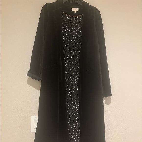 Skies Are Blue Jackets & Blazers - Skies Are Blue Black Velvet Duster Coat with Detailed Lining
